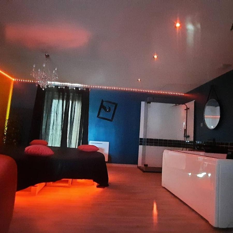 Nuit Insolite-Room Love Saint-Germain  Экстерьер фото