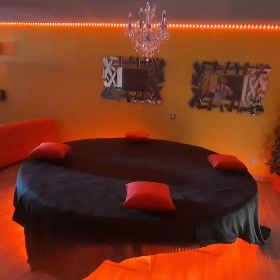 Nuit Insolite-Room Love Saint-Germain  Экстерьер фото