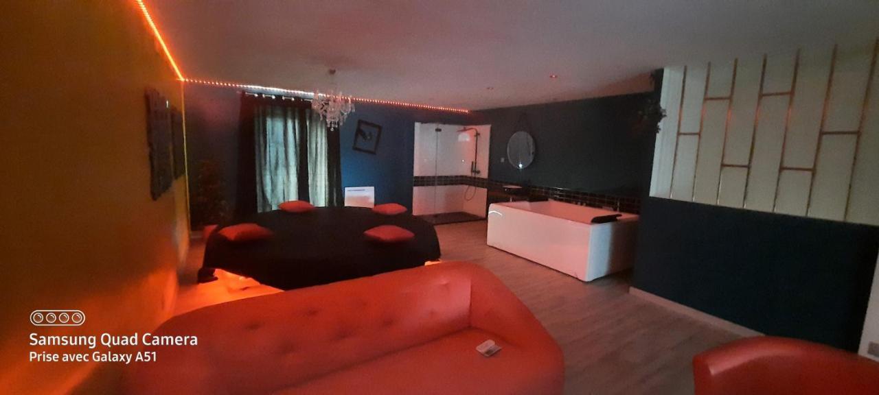 Nuit Insolite-Room Love Saint-Germain  Экстерьер фото